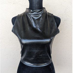 💜NWT Chic Cut-In Shoulder Mock Neck Top by Red Hanger